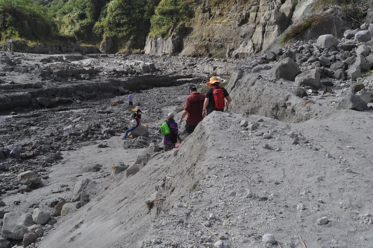 Bognot Lodge : Alvin Bognot Mt Pinatubo Guesthouse And Tours Santa Juliana Buitenkant foto